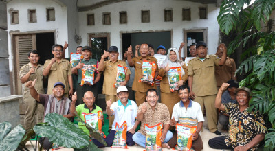Mas Dhito Salurkan Ribuan Kilogram Benih Jagung dan Padi, Ringankan Beban Petani Mas Dhito Salurkan Ribuan Kilogram Benih Jagung dan Padi, Ringankan Beban Petani
