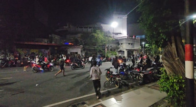 Update Grahadi Surabaya: Polisi Bubarkan Demonstran Update Grahadi Surabaya: Polisi Bubarkan Demonstran