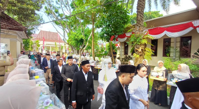 Bupati Lamongan Ngunduh Mantu 31 Pengantin Isbat Nikah Bupati Lamongan Ngunduh Mantu 31 Pengantin Isbat Nikah