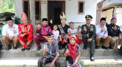 Bupati Trenggalek Tinjau 17 Rumah yang Dibedah di Momen 17 Agustus Bupati Trenggalek Tinjau 17 Rumah yang Dibedah di Momen 17 Agustus