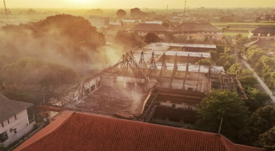 Gedung Pemkab Kediri Dibakar Massa, Mas Dhito: Rasa Sesak di Dada itu Nyata Gedung Pemkab Kediri Dibakar Massa, Mas Dhito: Rasa Sesak di Dada itu Nyata