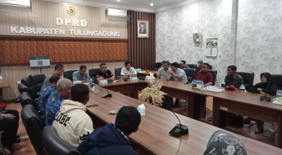 Sulit Mendapatkan Aliran Listrik, Warga di Tulungagung Wadul ke DPRD Sulit Mendapatkan Aliran Listrik, Warga di Tulungagung Wadul ke DPRD