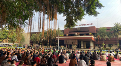 Doa Bersama Lintas Agama, Mas Dhito: Jangan Berlarut dalam Kesedihan Doa Bersama Lintas Agama, Mas Dhito: Jangan Berlarut dalam Kesedihan