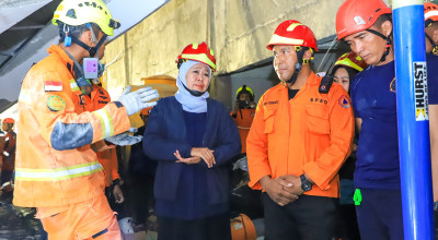Bangunan Ponpes Al Khoziny Sidoarjo Ambruk, Pemprov Jatim Buka Crisis Center Bangunan Ponpes Al Khoziny Sidoarjo Ambruk, Pemprov Jatim Buka Crisis Center