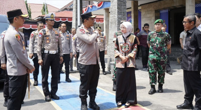 Kapolda Jatim Tinjau Kerusakan Imbas Kerusuhan di Kota Kediri Kapolda Jatim Tinjau Kerusakan Imbas Kerusuhan di Kota Kediri