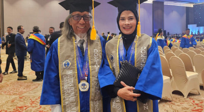 Cinta dan Ilmu, Kisah Inspiratif Pasutri Raih Gelar Doktor Bersama di Unitomo Cinta dan Ilmu, Kisah Inspiratif Pasutri Raih Gelar Doktor Bersama di Unitomo