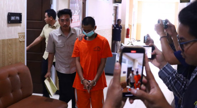 Polres Gresik Tangkap Pria Bojonegoro Pelaku Pencabulan Anak Sesama Jenis Polres Gresik Tangkap Pria Bojonegoro Pelaku Pencabulan Anak Sesama Jenis