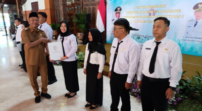 Bupati Tulungagung Serahkan Petikan SK PPPK, Ini Pesannya Bupati Tulungagung Serahkan Petikan SK PPPK, Ini Pesannya