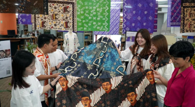 Rayakan Sumpah Pemuda 2025, Mahasiswa Surabaya Ciptakan Motif Batik dengan AI Rayakan Sumpah Pemuda 2025, Mahasiswa Surabaya Ciptakan Motif Batik dengan AI