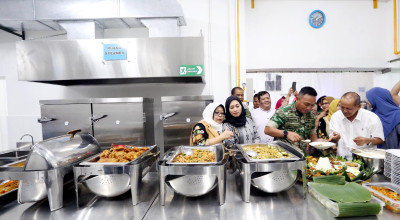 TNI-Polri Kawal Ketat Dapur Program Makan Bergizi Gratis di Surabaya TNI-Polri Kawal Ketat Dapur Program Makan Bergizi Gratis di Surabaya