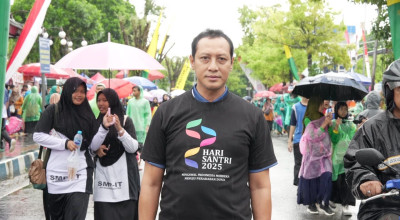Ribuan Orang Ikuti Jalan Sehat HSN Pacitan, dr. Warkim: Semangat Santri Tak Pernah Luntur Ribuan Orang Ikuti Jalan Sehat HSN Pacitan, dr. Warkim: Semangat Santri Tak Pernah Luntur