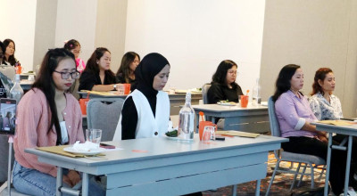 House of Learning Ajak Orang Tua Praktik Hipnoterapi di Seminar Parenting House of Learning Ajak Orang Tua Praktik Hipnoterapi di Seminar Parenting