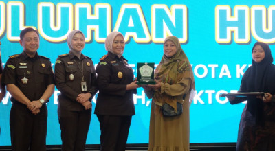 Jaksa Masuk Pesantren, Kejari Kota Kediri Tanamkan Nilai Hukum kepada Santri Jaksa Masuk Pesantren, Kejari Kota Kediri Tanamkan Nilai Hukum kepada Santri