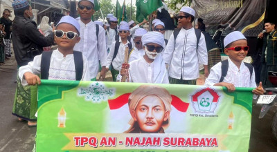 Ribuan Santri Simokerto Semarakkan Kirab Resolusi Jihad Peringati HSN 2025 Ribuan Santri Simokerto Semarakkan Kirab Resolusi Jihad Peringati HSN 2025