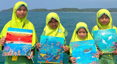 Anak Bawean Lukis Laut, Berharap Bawa Pulang Piagam Internasional Anak Bawean Lukis Laut, Berharap Bawa Pulang Piagam Internasional