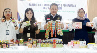 BPOM Surabaya Musnahkan Rp 10,3 M Obat Ilegal BPOM Surabaya Musnahkan Rp 10,3 M Obat Ilegal