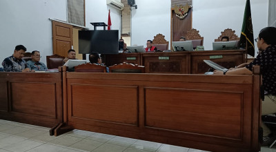 Sidang Gugatan Hilangnya Dana Nasabah OCBC NISP di Jakarta Hadirkan Ahli dari Unair Sidang Gugatan Hilangnya Dana Nasabah OCBC NISP di Jakarta Hadirkan Ahli dari Unair