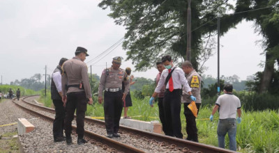 Perempuan Paruh Baya di Blitar Tewas Tertabrak Kereta Api Perempuan Paruh Baya di Blitar Tewas Tertabrak Kereta Api