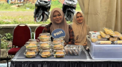 PNM Dukung UMKM Mekaar Ikuti Bazaar di Pro Futsal League 2025 Seri Malang PNM Dukung UMKM Mekaar Ikuti Bazaar di Pro Futsal League 2025 Seri Malang