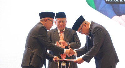Prof Triyogi Yuwono Resmi Pimpin Unusa, Targetkan Go Internasional Prof Triyogi Yuwono Resmi Pimpin Unusa, Targetkan Go Internasional