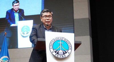 Profesor Rolly Intan Resmi Jadi Rektor UK Petra, Apa Targetnya? Profesor Rolly Intan Resmi Jadi Rektor UK Petra, Apa Targetnya?