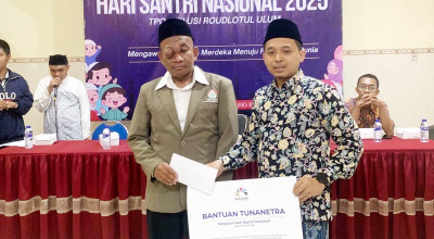 Semangat Santri Tuna Netra Warnai Peringatan Hari Santri di Surabaya Semangat Santri Tuna Netra Warnai Peringatan Hari Santri di Surabaya