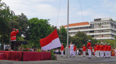 Ubaya Peringati Sumpah Pemuda, Baju Adat dan Semangat Juang Pahlawan Berkor Ubaya Peringati Sumpah Pemuda, Baju Adat dan Semangat Juang Pahlawan Berkor