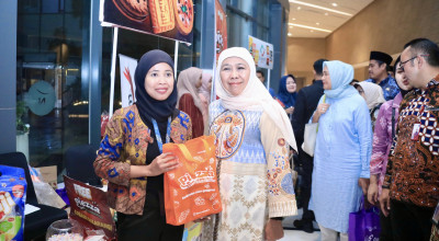 Gubernur Khofifah Lepas Ekspor Produk Halal Dalam East Java Halal Indrustry Festival 2025