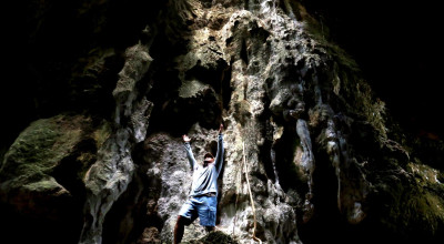 Foto: Menjelajahi Goa Batu Cermin