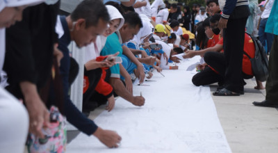 Ratusan Pelajar di Jember Deklarasikan Anti Bullying