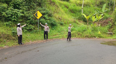 Melihat Kondisi Jalur Rawan Longsor di Mojo Kediri