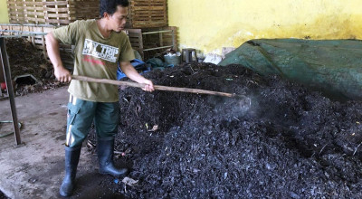 Kuli Bangunan Gresik Raup Jutaan dari Kompos, Ini Kisahnya!