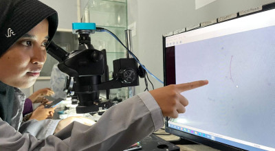 Air Hujan Surabaya Tercemar Mikroplastik, Jangan "Mangap" Saat Hujan!