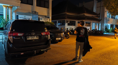 OTT KPK di Ponorogo, 2 Mobil Hitam Masuk Rumah Dinas Bupati