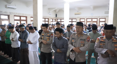 Polres Kediri Kota Ajak Warga Salat Gaib dan Doa Bersama untuk Sumatera dan Semeru
