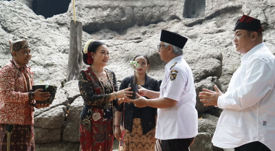 Doa Tutup Tahun 2025 Lintas Umat di Kediri, Gus Qowim: Perbedaan adalah Pelangi Indah