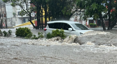Banjir di Kota Malang Lumpuhkan Jalan Protokol