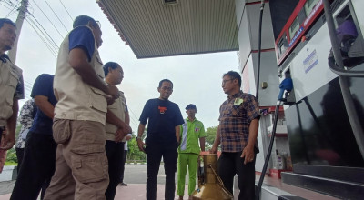 Diskoperindag Lamongan Sidak SPBU, Pastikan Takaran dan Stok BBM Aman saat Nataru