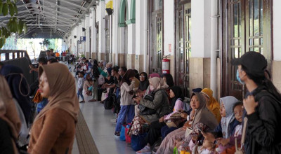 Nataru 2025: Commuter Line Surabaya Padat, Gubeng Jadi Titik Paling Sibuk