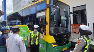 Sopir Bus Trans Jatim Ugal-ugalan di Gresik Ditindak Tegas Polisi
