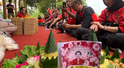 PDIP Jember Rayakan Ulang Tahun Megawati di Bantaran Sungai Bedadung