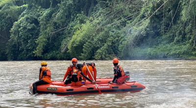 Perempuan di Blitar Nekat Menceburkan Diri ke Sungai, Pencarian Masih Dilakukan