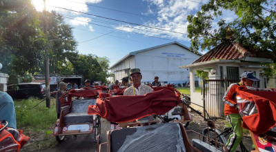 Ratusan Warga Lamongan Terima Bantuan Becak Listrik