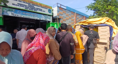 Operasi Pasar Murah Ramadan Diskoperindag Lamongan Diserbu Warga