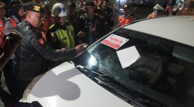 Petugas Gabungan di Jember Tertibkan Parkir Sembarangan, Denda Maksimal Rp500 Ribu