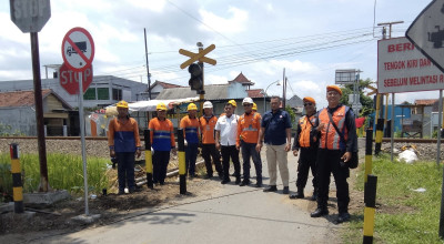 Sering Dilalui Truk Berat, KAI Persempit Perlintasan Sebidang di Kedungwaru Tulungagung