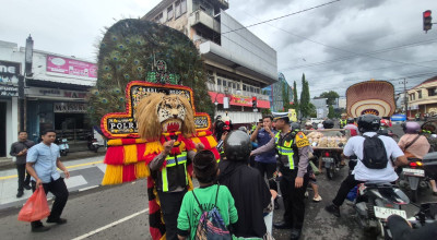 Satlantas Polres Ponorogo Sosialisasikan Keselamatan Lalu Lintas Lewat Seni