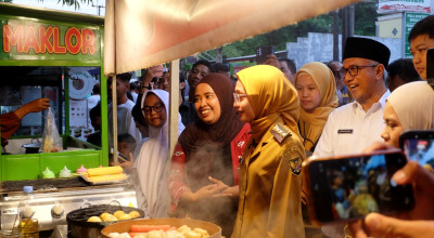 Mbak Vinanda Sidak Sentra Takjil di Kediri, Pastikan Jajanan Aman dan Terawasi