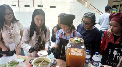 Delegasi 13 Negara Ulik Inovasi Limbah Batik di SMP YPPI 1 Surabaya