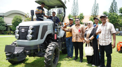 Capai Swasembada Pangan, Mas Dhito Kembali Salurkan Alsintan ke Petani Kediri